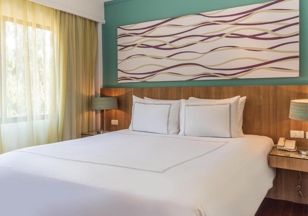 Radisson Resort & Suites Phuket (ex Swissotel Suites Kamala) цена