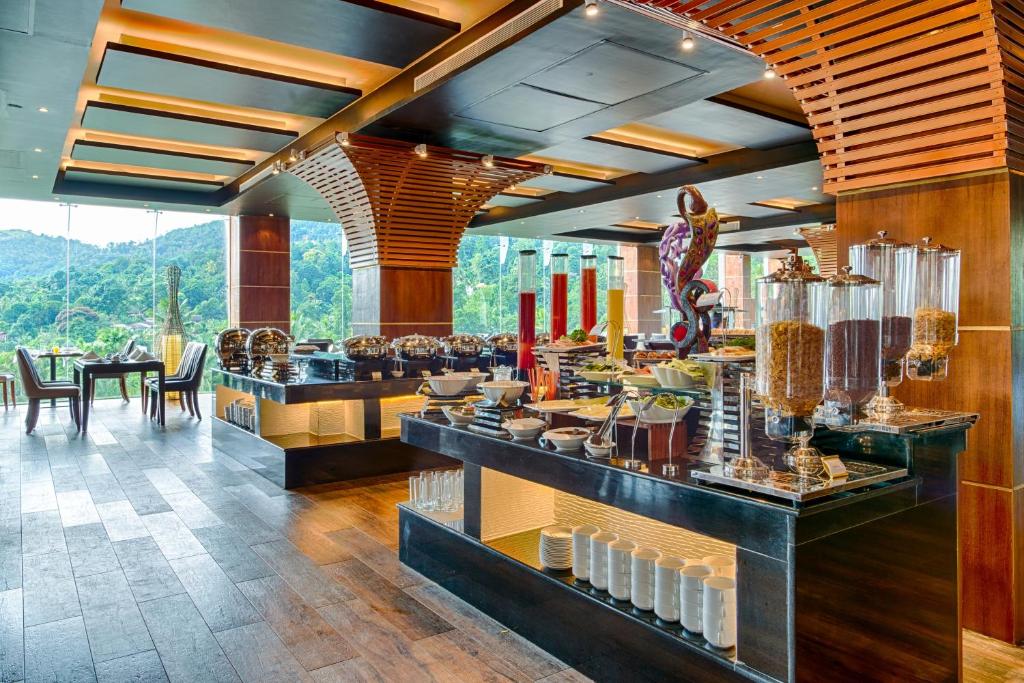 The Golden Crown Hotel Шрі-Ланка ціни