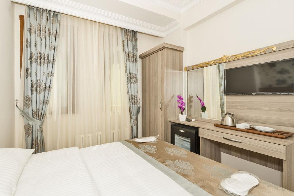 Отель, Raimond Hotel (Ciwan Hotel)
