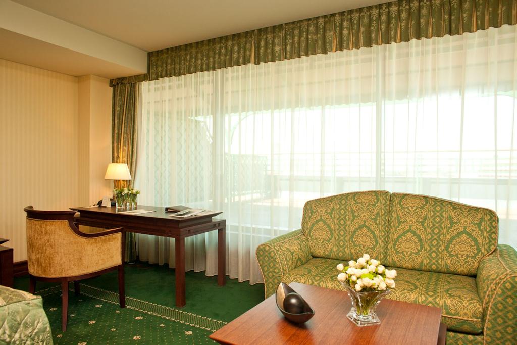Цены в отеле Grand Hotel Sofia