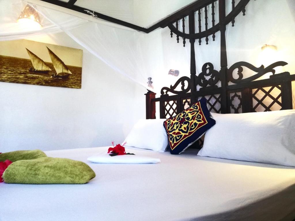 Цены в отеле Red Monkey Lodge Zanzibar