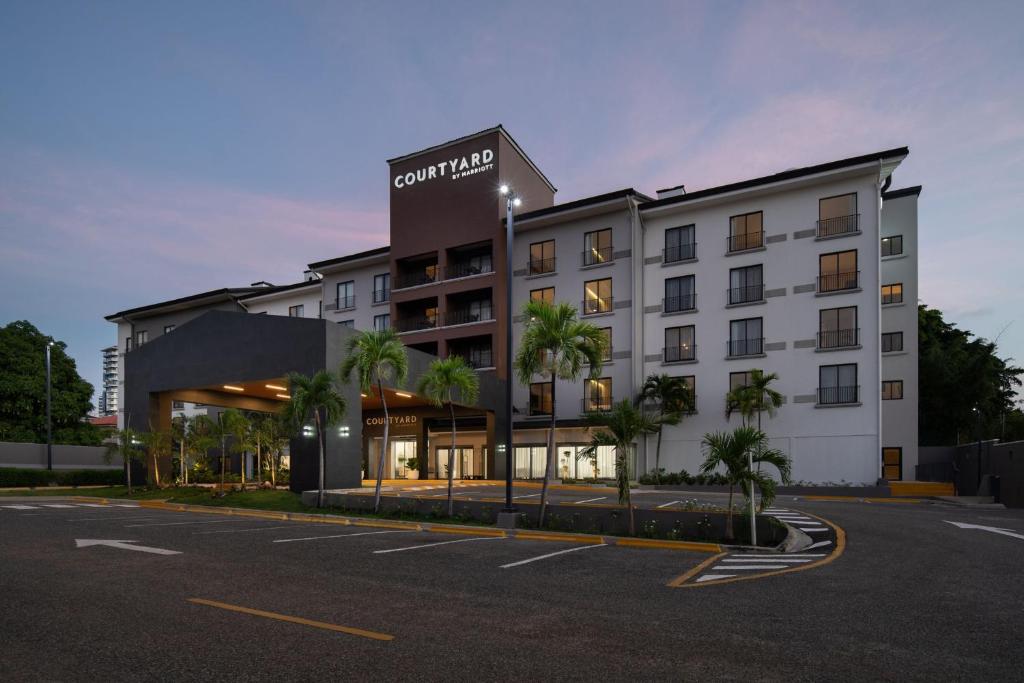 Горящие туры в отель Courtyard by Marriott Santo Domingo Санто-Доминго