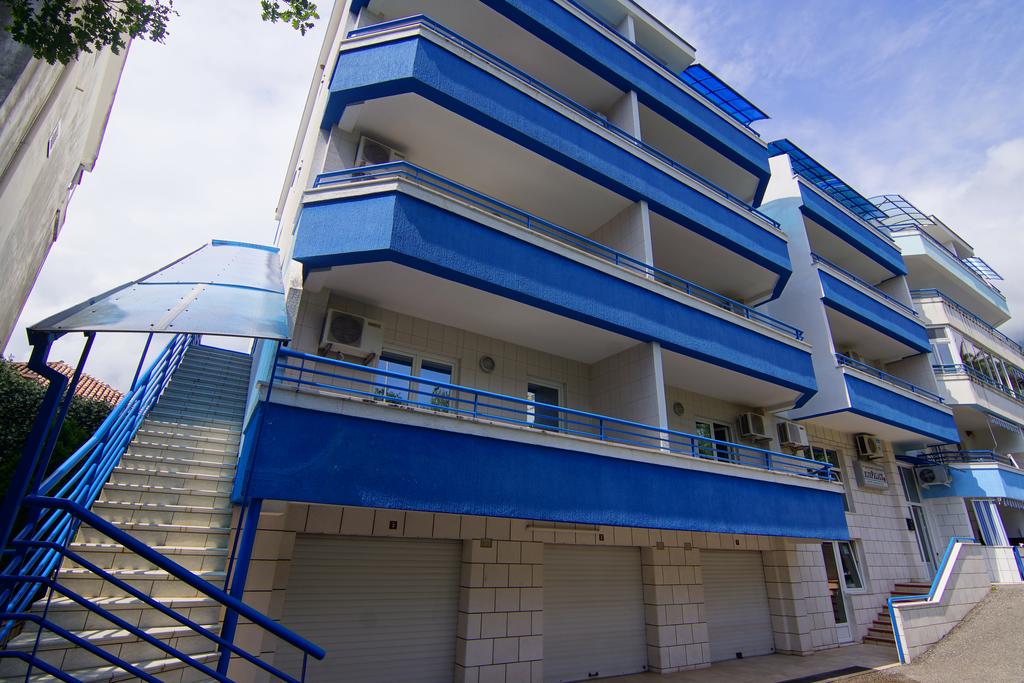 Apartments Blue Palace, Чорногорія, Бечичі