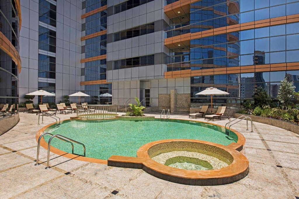 Doubletree by Hilton Hotel & Residences Dubai – Al Barsha, розваги