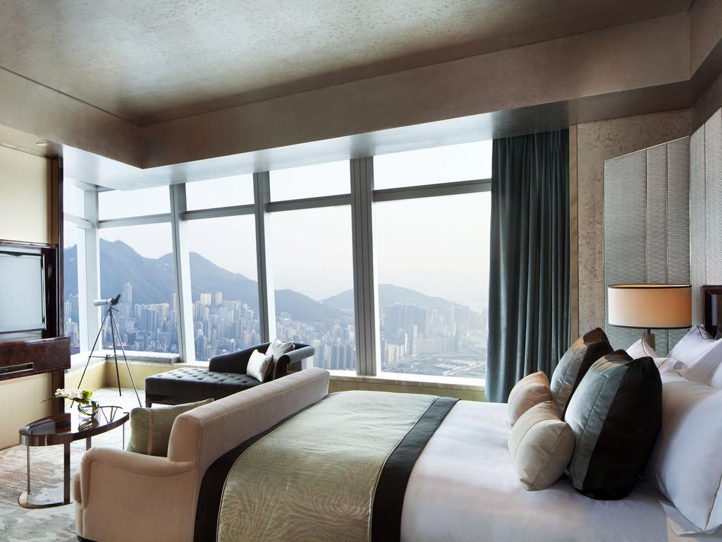 The Ritz-Carlton Hong Kong, 5