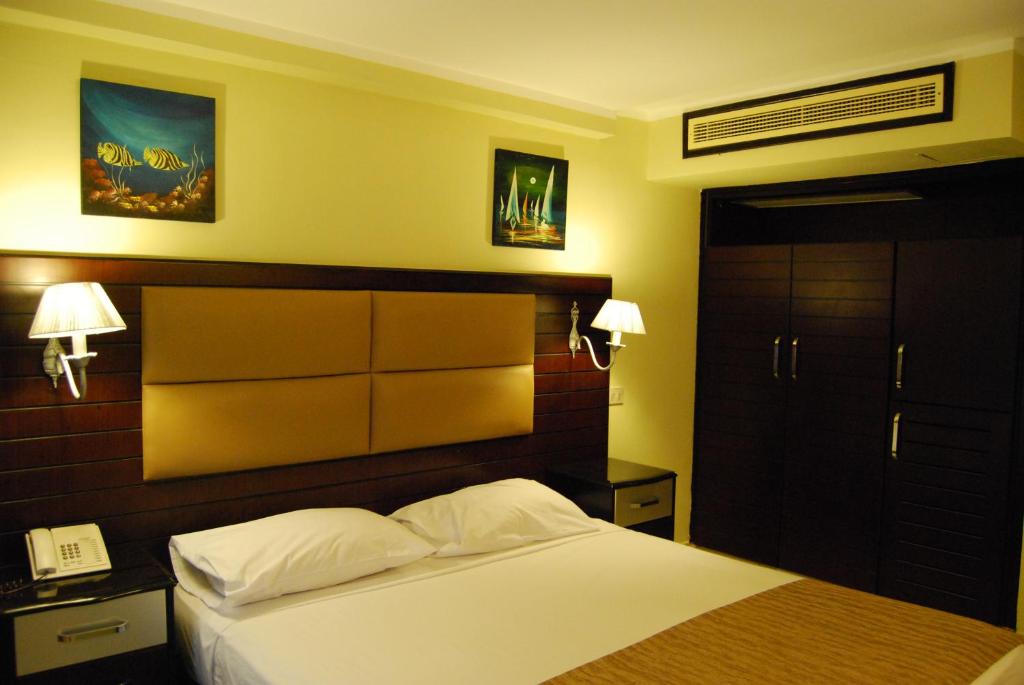 Ціни в готелі Cataract Layalina Resort