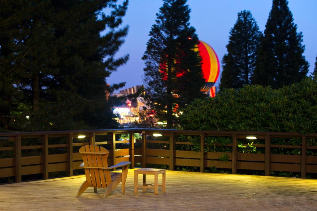 Диснейленд Sequoia Lodge
