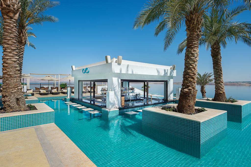 Hilton Dead Sea Resort & Spa photos of tourists