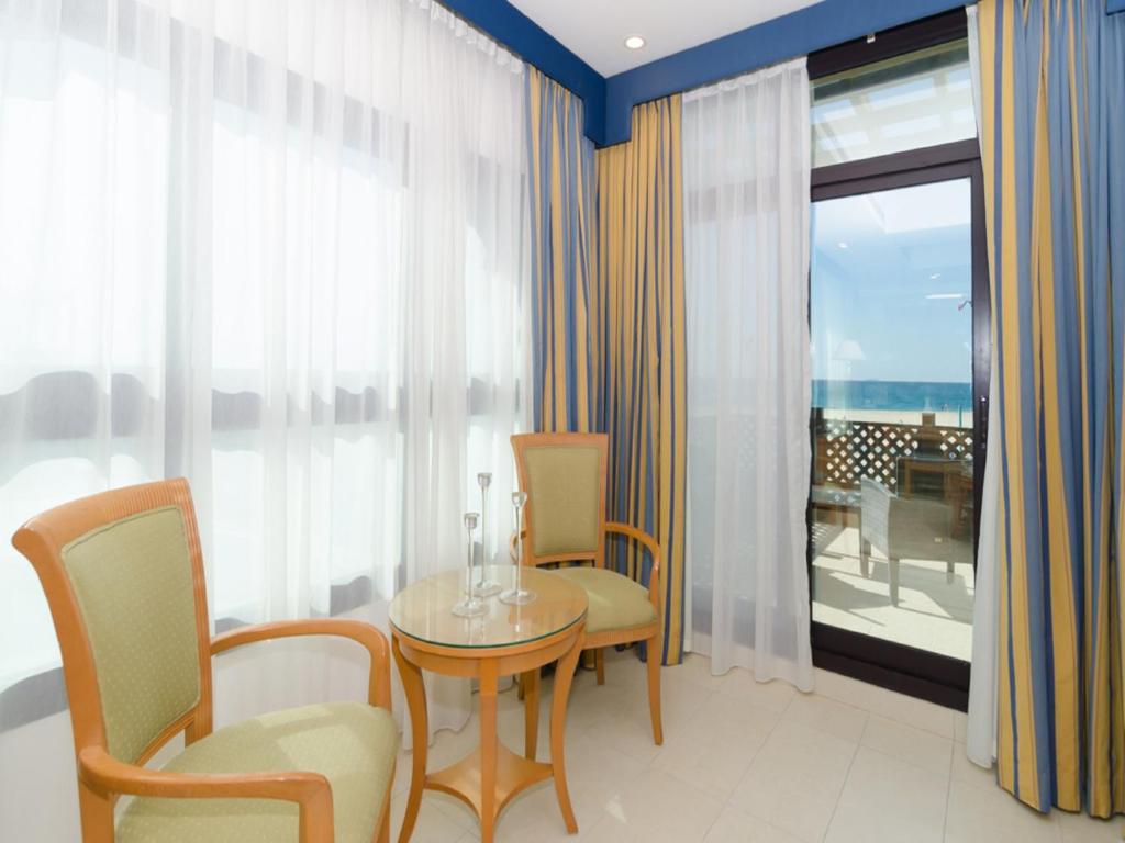 Отель, Roda Beach Resort