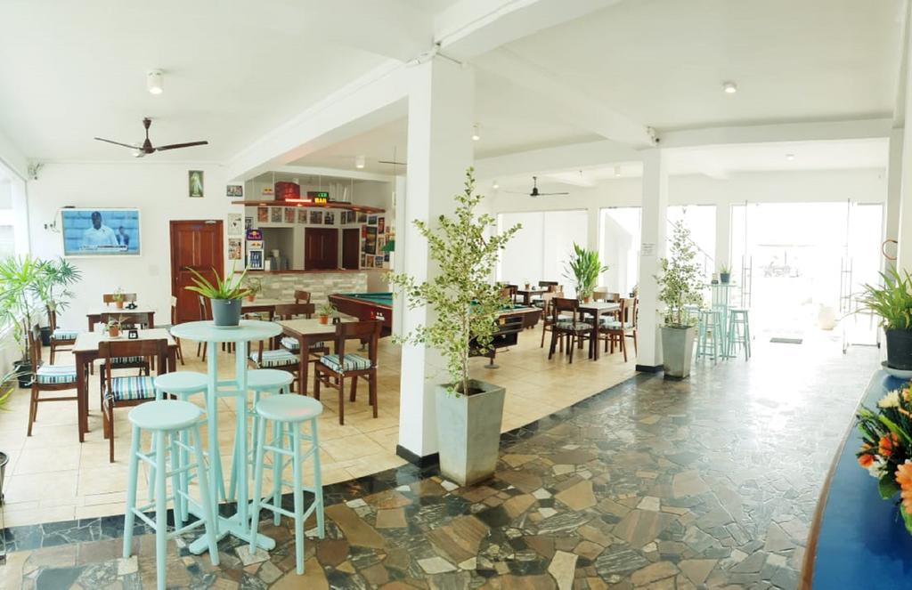 Горящие туры в отель Blue Note Cabanas & Restaurant Хиккадува