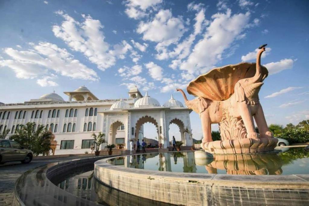 Radisson Blu Udaipur Palace Resort & Spa (ex. Sheraton Udaipur Palace Resort and Spa) Индия цены