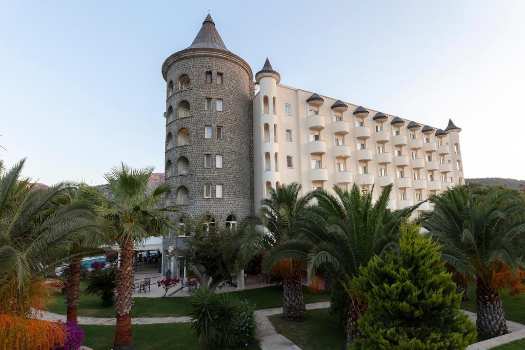 Opinie gości hotelowych X Life Hotel Sarıgerme (ex. Castle Resort Spa Hotel Sarigerme, Alinn Sarigerme Boutique)