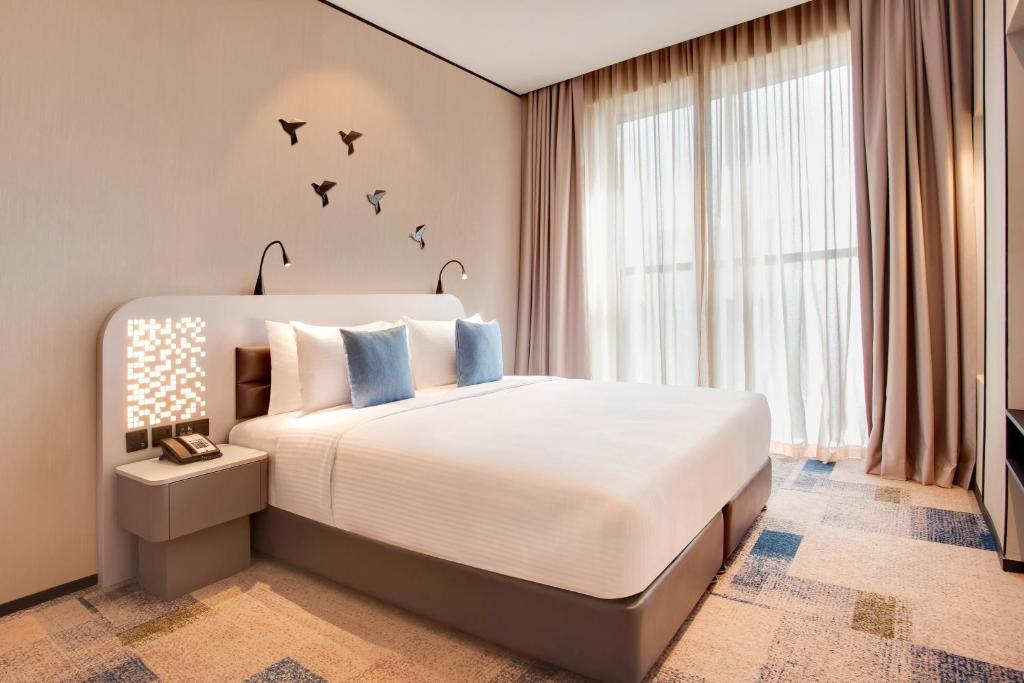 Lemon Tree Hotels, Дубай (пляжные отели) цены