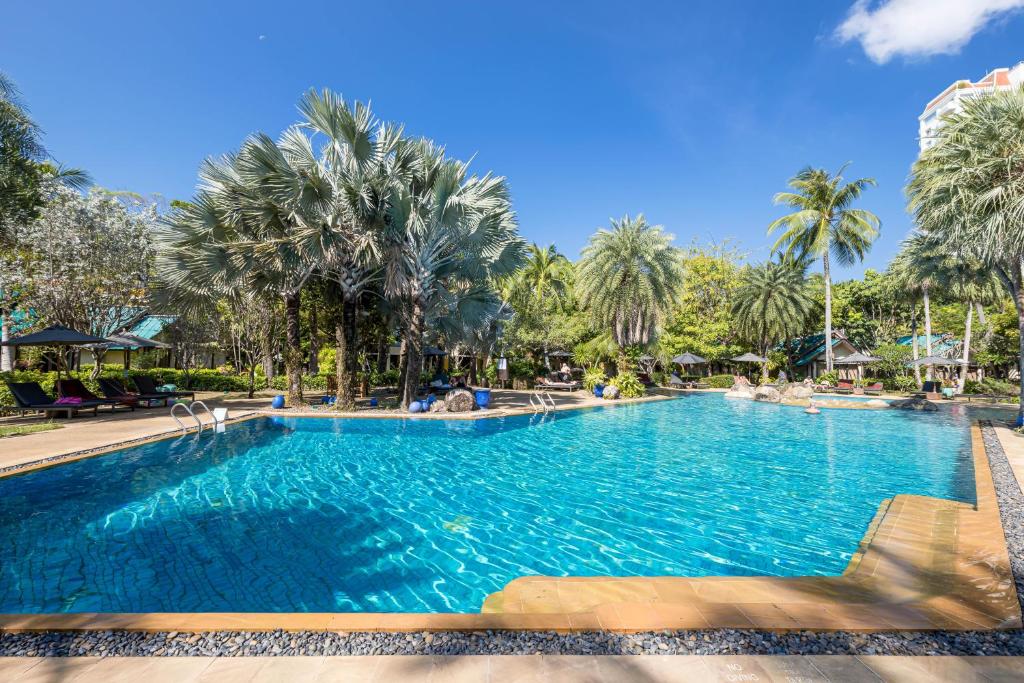 Paradox Resort Phuket (ex. Movenpick Resort & Spa Karon) ціна