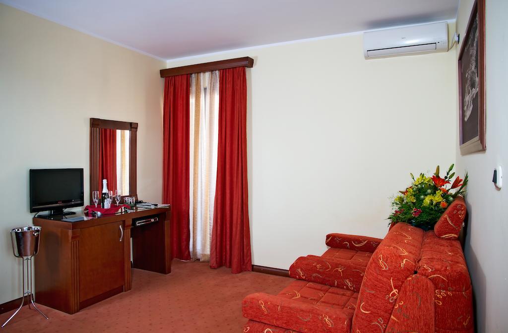 Відпочинок в готелі Dolce Vita Hotel Бечичі Чорногорія