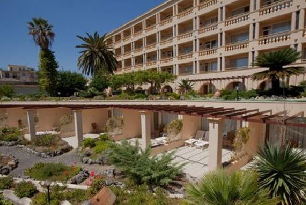 Ціни, Corfu Palace Hotel 