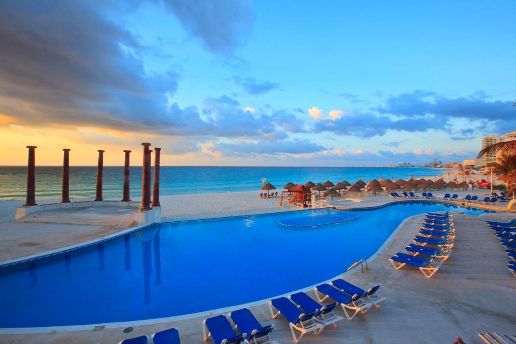Горящие туры в отель Krystal Cancun Канкун