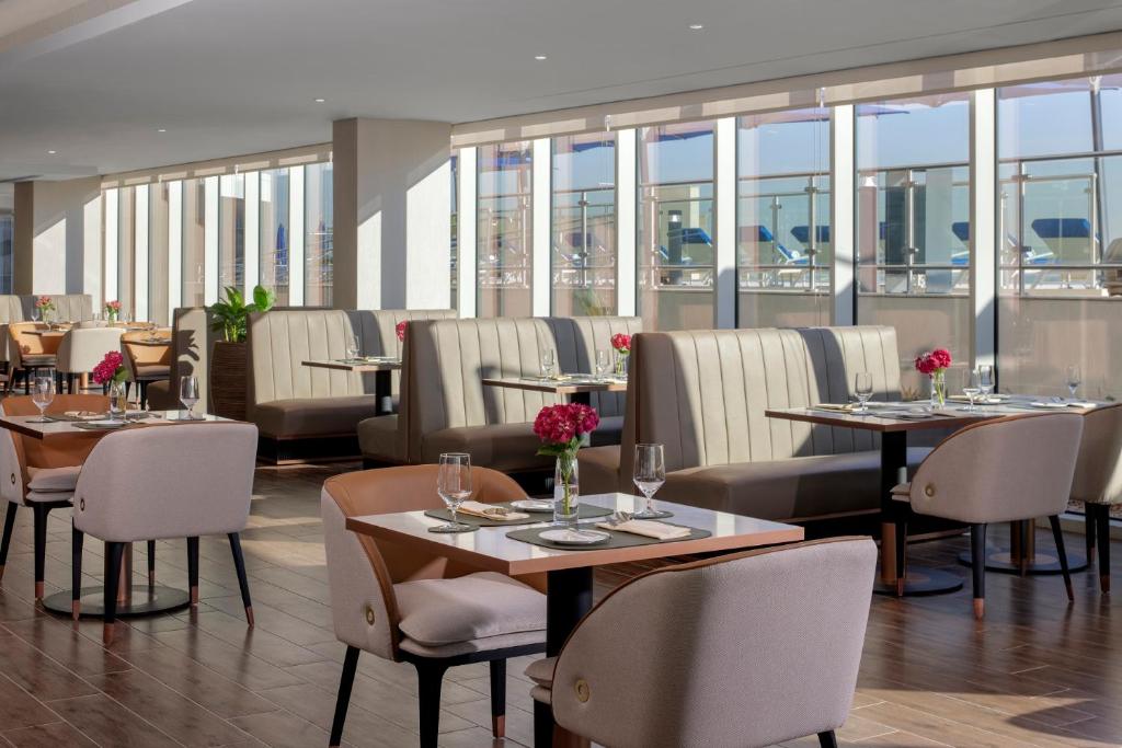 Avani Palm View Dubai Hotel & Suites, харчування