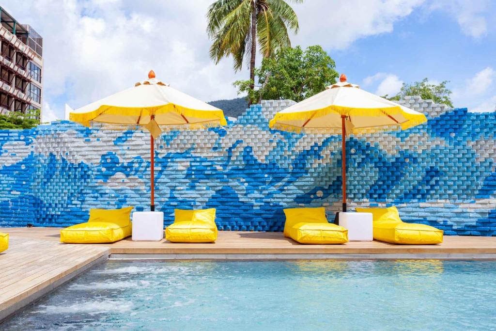 Цены в отеле Anona Beachfront Phuket Resort