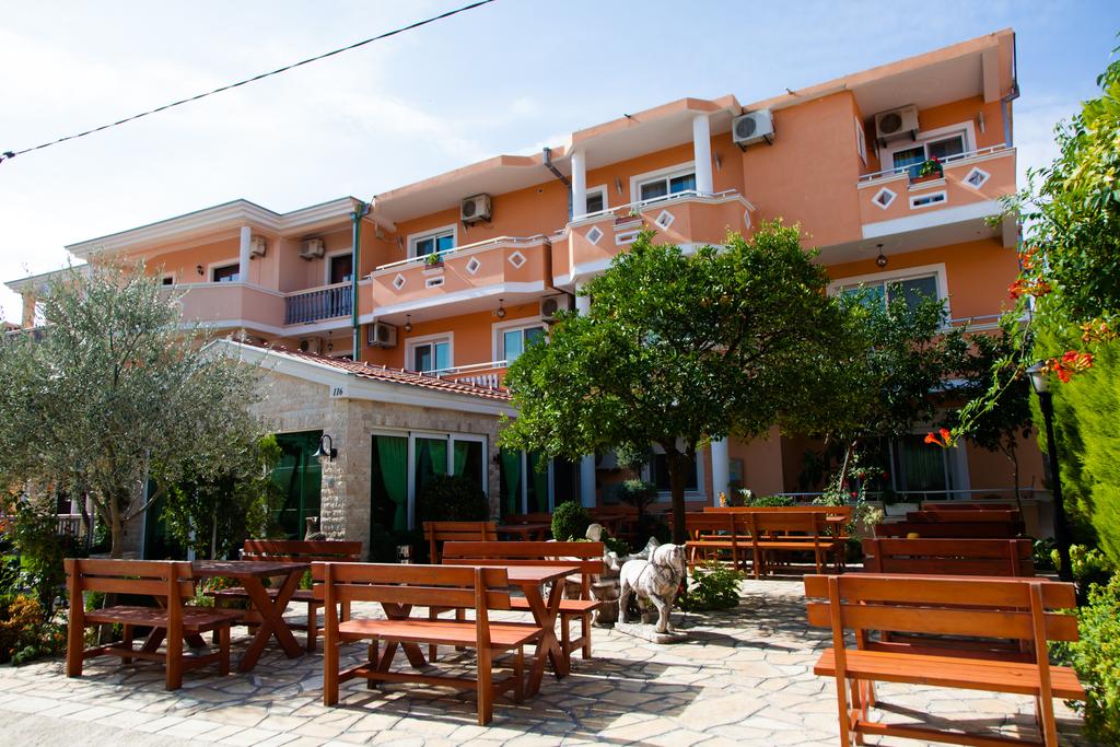 Горящие туры в отель Apartments «Villa Holiday» Улцинь Черногория