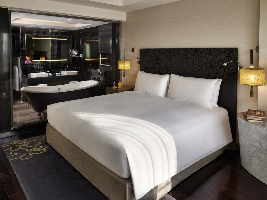Hotel reviews Sofitel Saigon Plaza