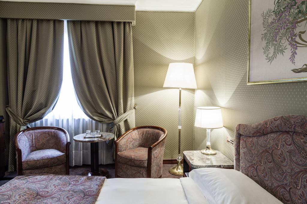 Adi Doria Grand Hotel, Італія