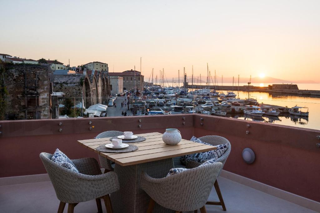 Цены в отеле Avra Apartments Venetian Harbour