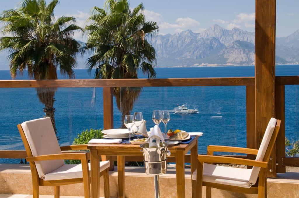Відпочинок в готелі Ramada Plaza Antalya Анталія