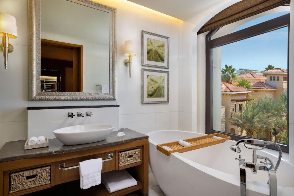 Oferty hotelowe last minute St. Regis Saadiyat Island Resort Abu Dhabi Abu Dabi