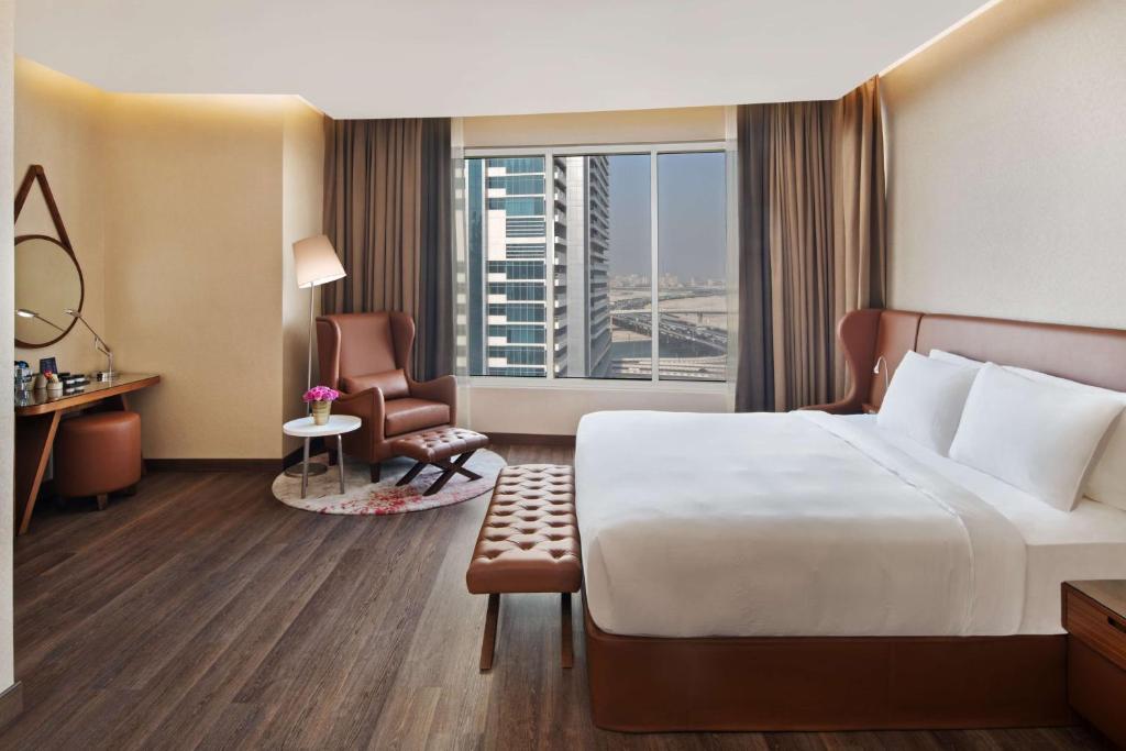 Radisson Blu Hotel, Dubai Canal View, 5