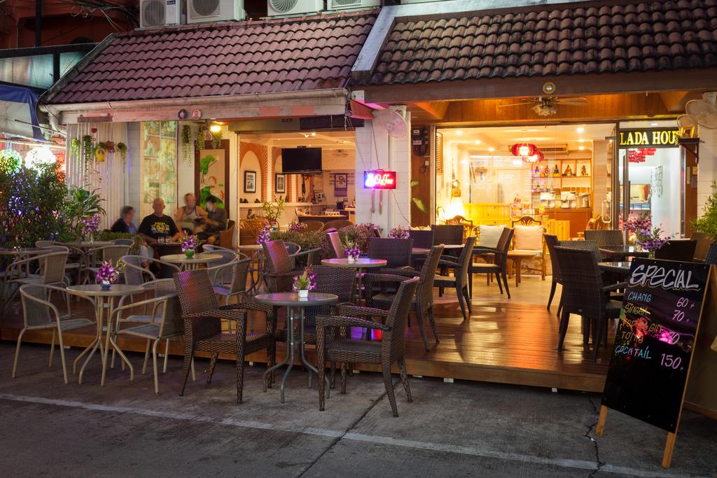 Отдых в отеле Karon Sunshine Guesthouse Bar  Restaurant Пляж Карон Таиланд