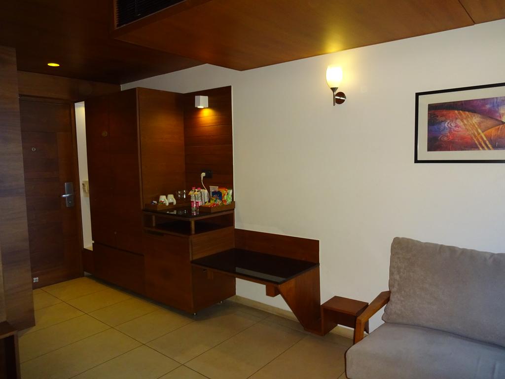 Туры в отель Hotel Cosmopolitan Ahmedabad Ахмадабад Индия