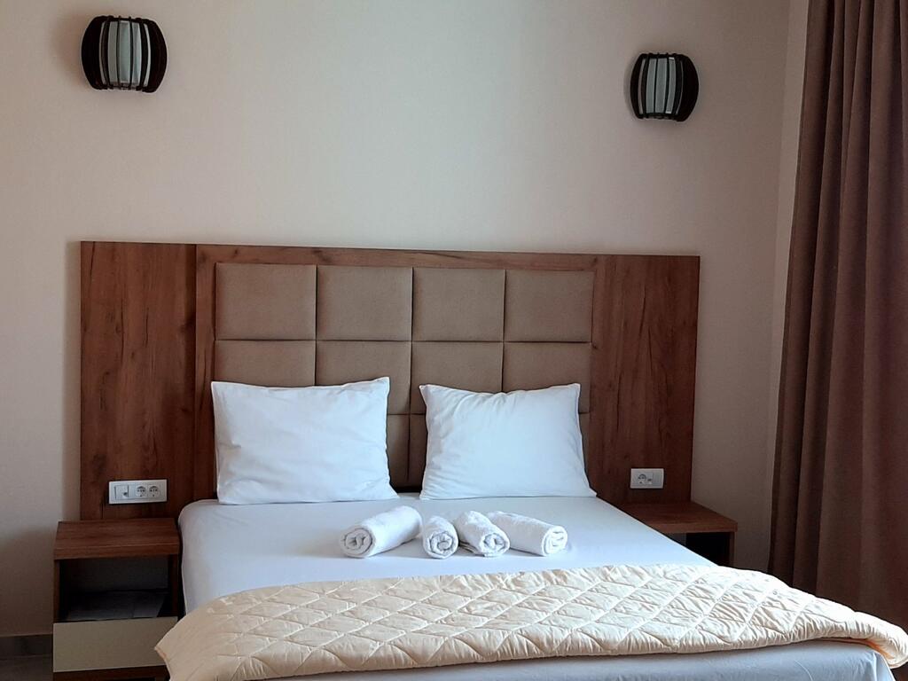 Горящие туры в отель Lara lux Чань Черногория