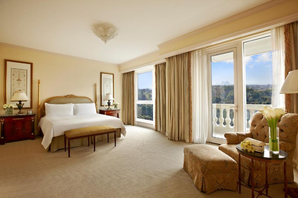 Відпочинок в готелі Four Seasons First Residence Hotel Каїр