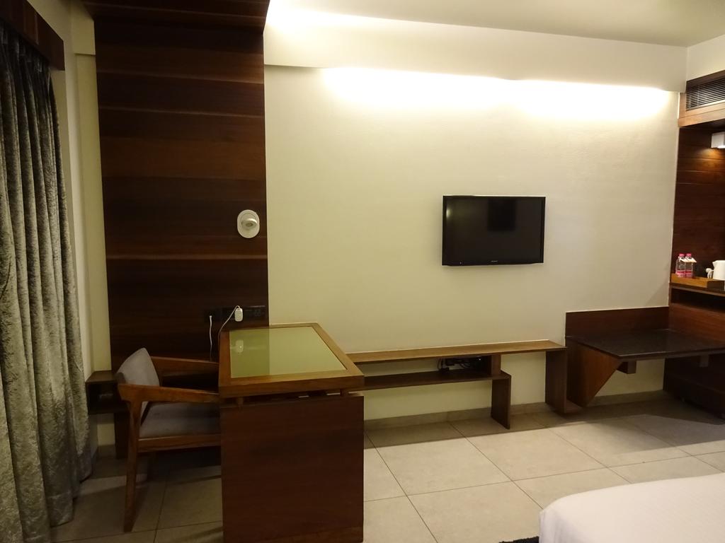 Туры в отель Hotel Cosmopolitan Ahmedabad Ахмадабад