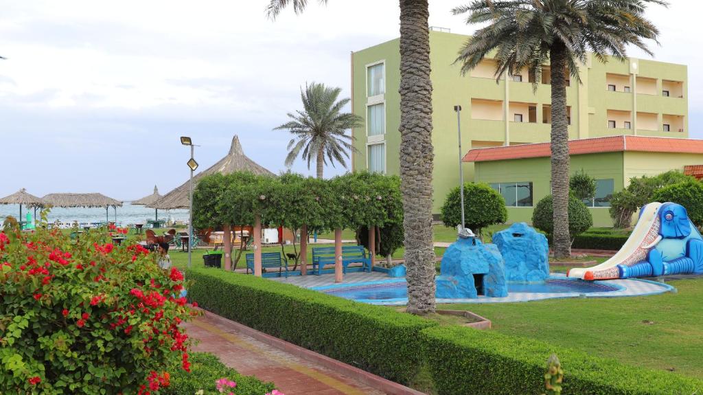 Отель, Flamingo Beach Resort