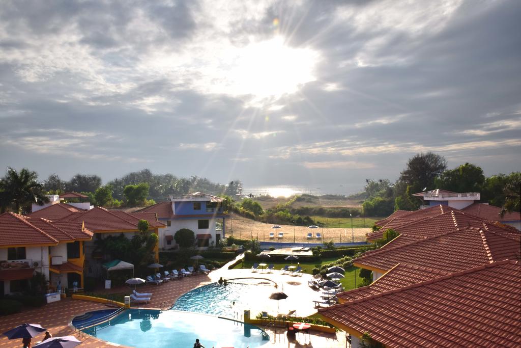 Wakacje hotelowe Baywatch Resort Sernabatim