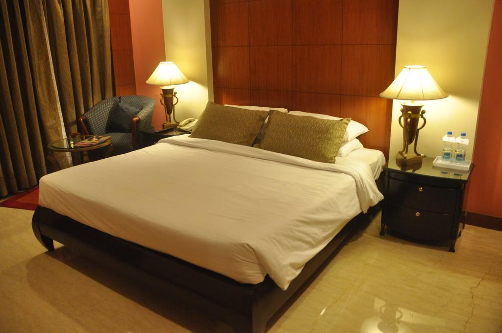 Отдых в отеле The Hans Hotel Дели Индия