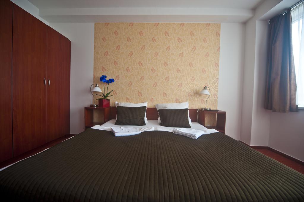 Budapest Canada Hotel prices