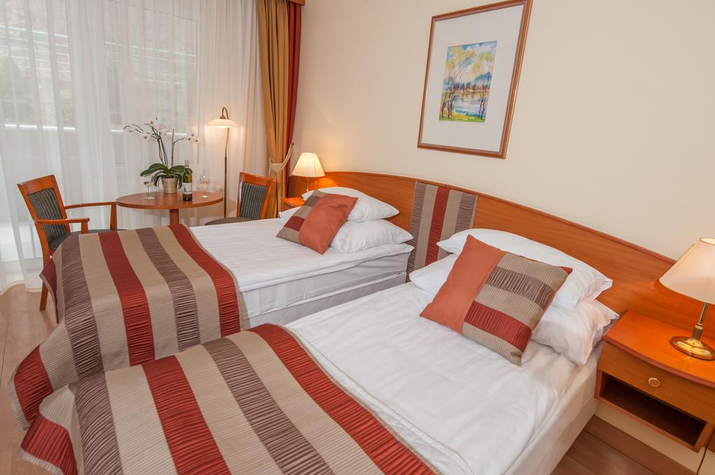 Цены в отеле Hotel Spa Heviz