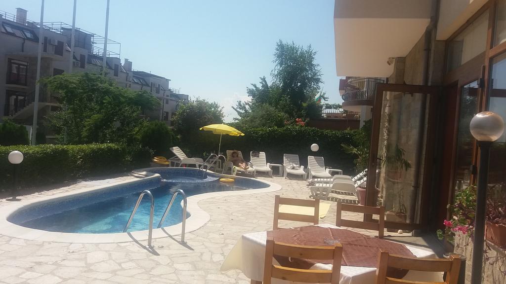 Hot tours in Hotel Yujhni Noshti Sveti Vlas Bulgaria