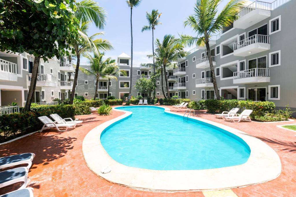 Отель, Tropicana Suites Deluxe Beach Club & Pool