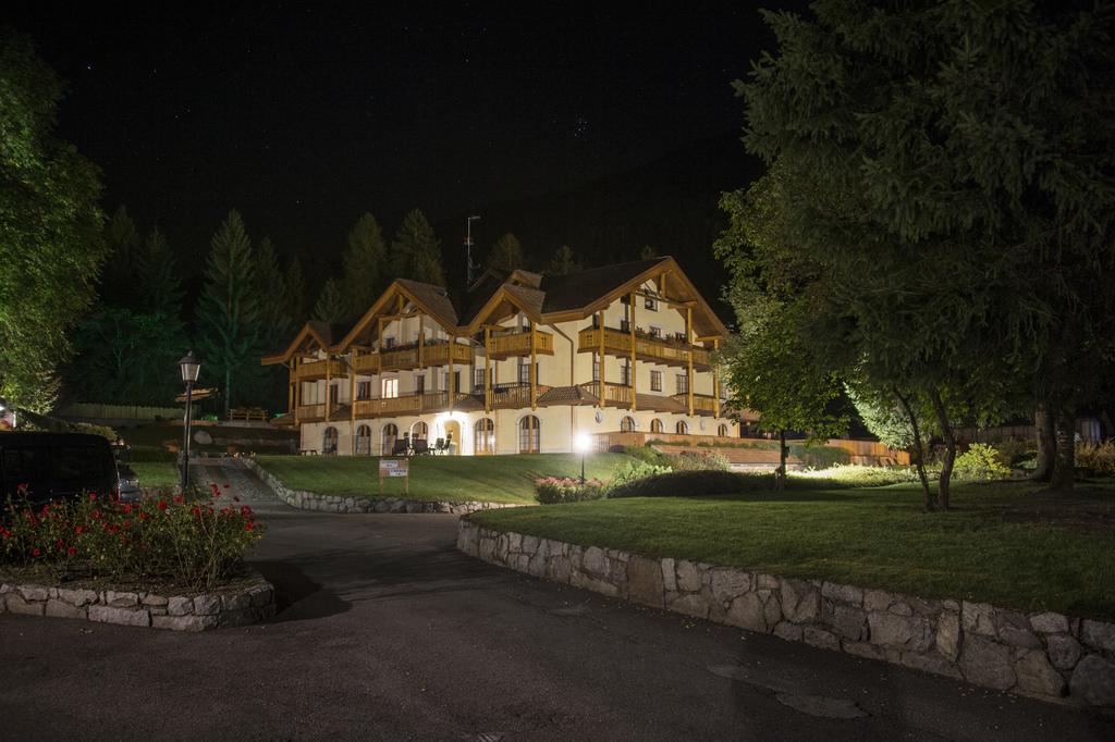 Holidays Dolomiti Apartment Resort (Pinzolo/Carisolo), Доломити-ди-Брента, фотографии туров