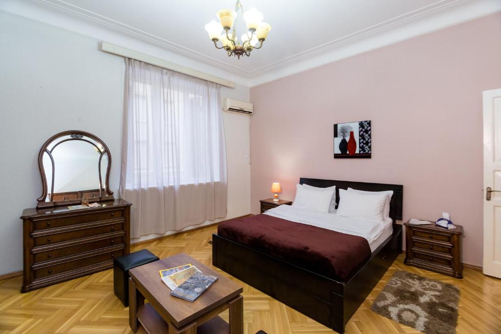 Apartment Gallery Rustaveli 1, -