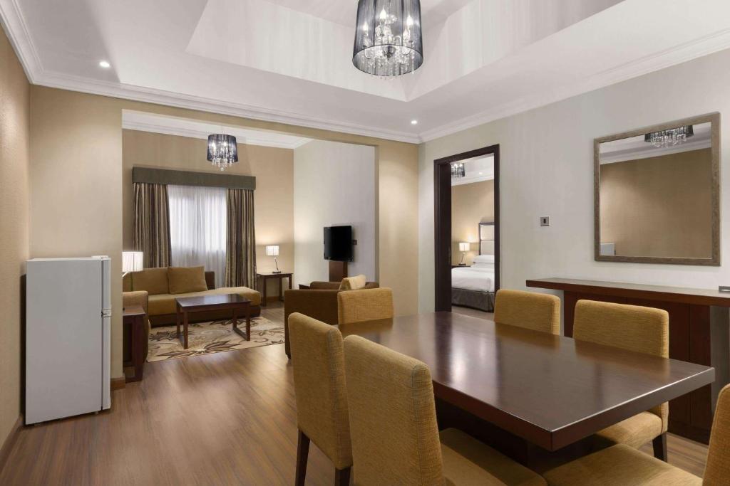 Ramada Hotel & Suites Ajman, фотограції туристів