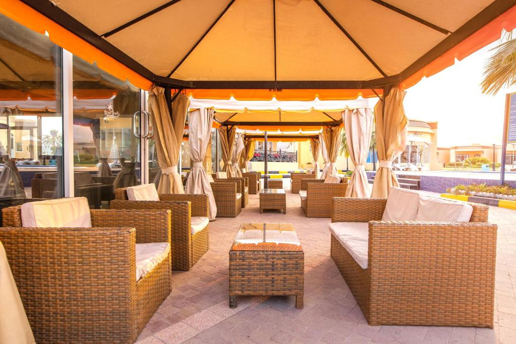 Відпочинок в готелі Royal Beach Hotel & Resort Fujairah Фуджейра