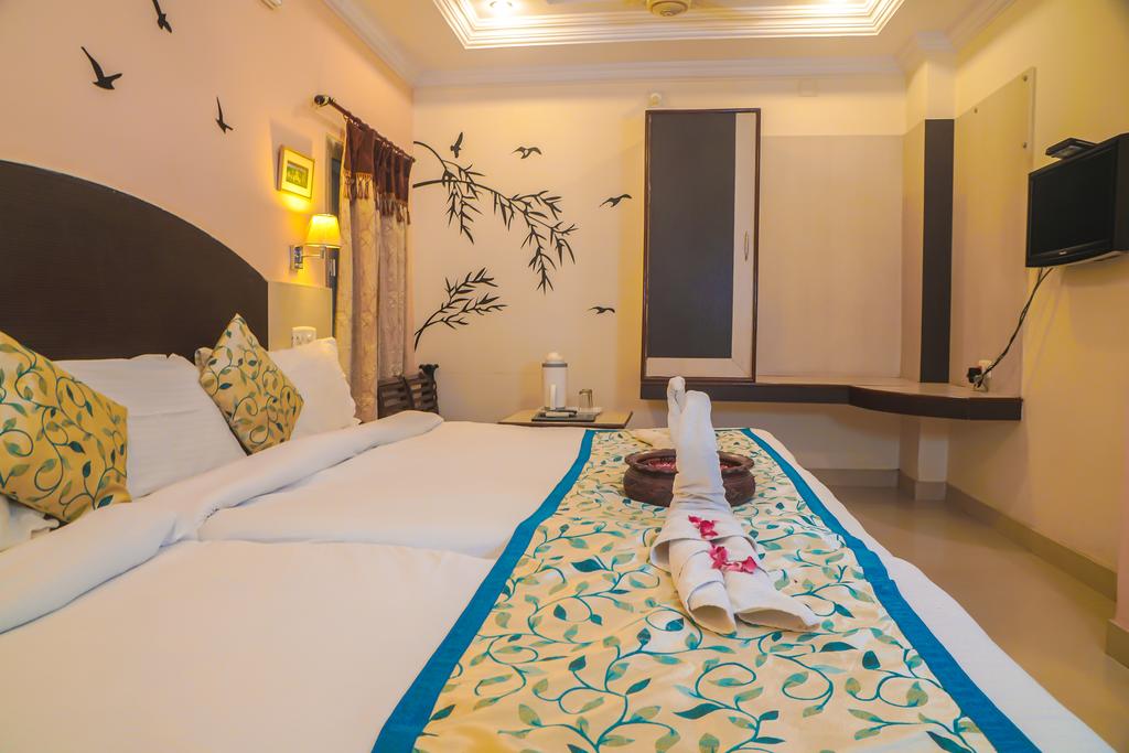 Горящие туры в отель The Lalit Laxmi Vilas Palace