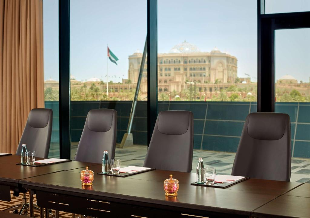 Grand Hyatt Abu Dhabi Hotel & Residences Emirates Pearl, Абу-Даби