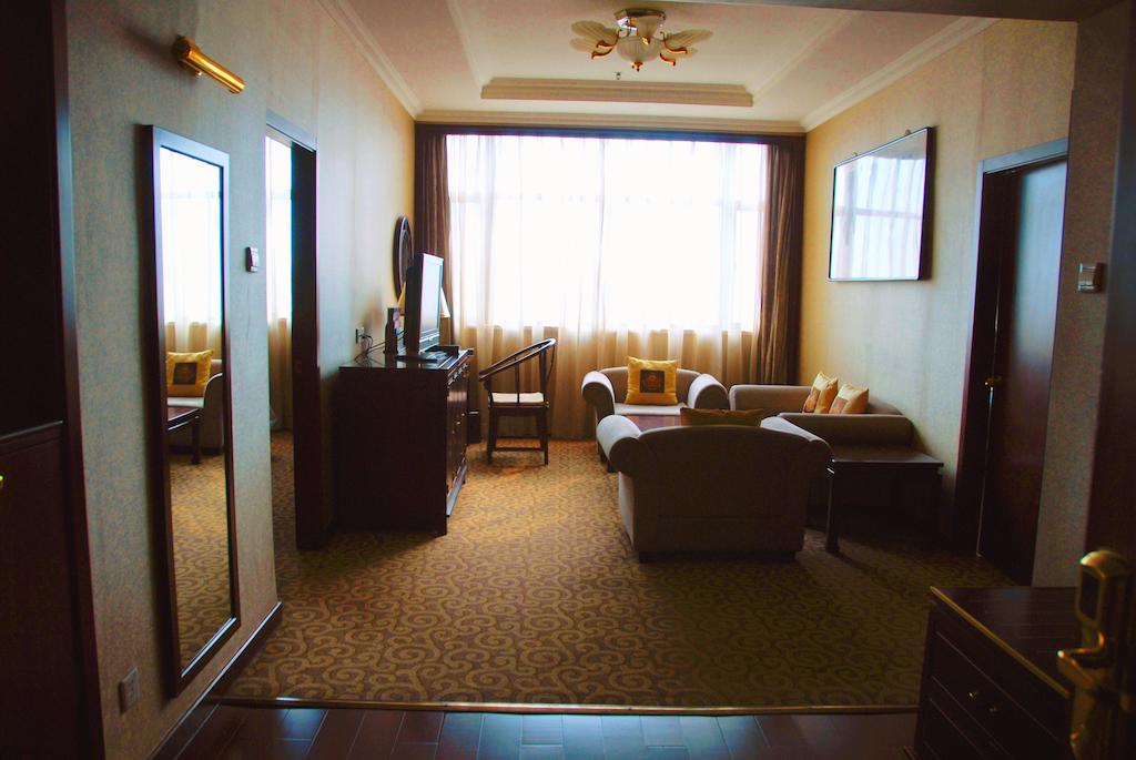 Цены в отеле Qianmen Jianguo Hotel
