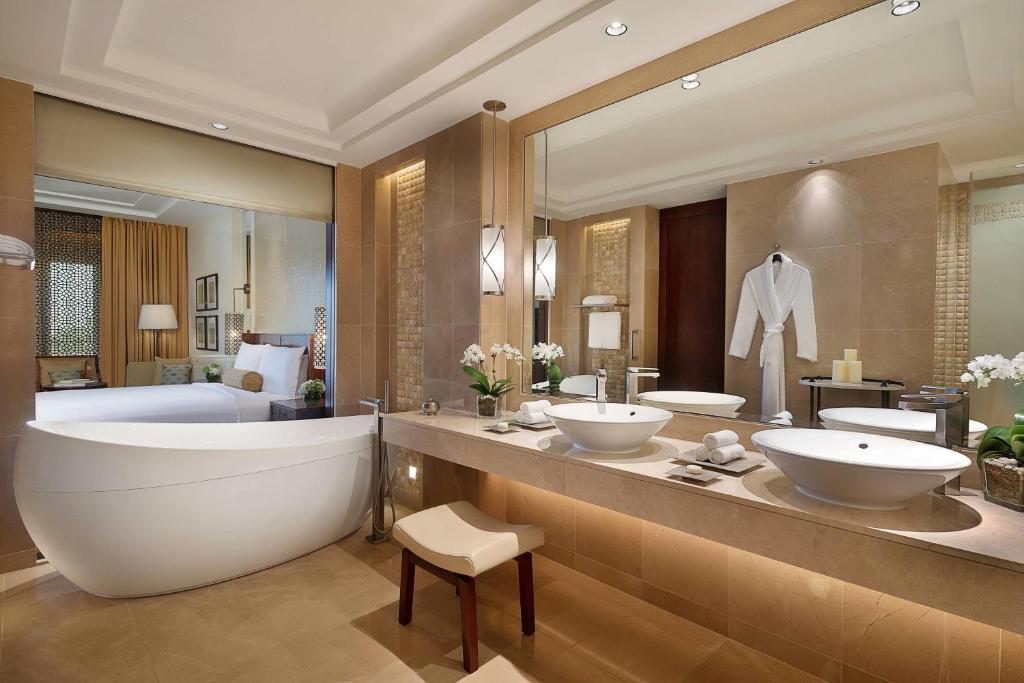 Відпочинок в готелі The Ritz-Carlton Dubai Дубай (пляжні готелі) ОАЕ